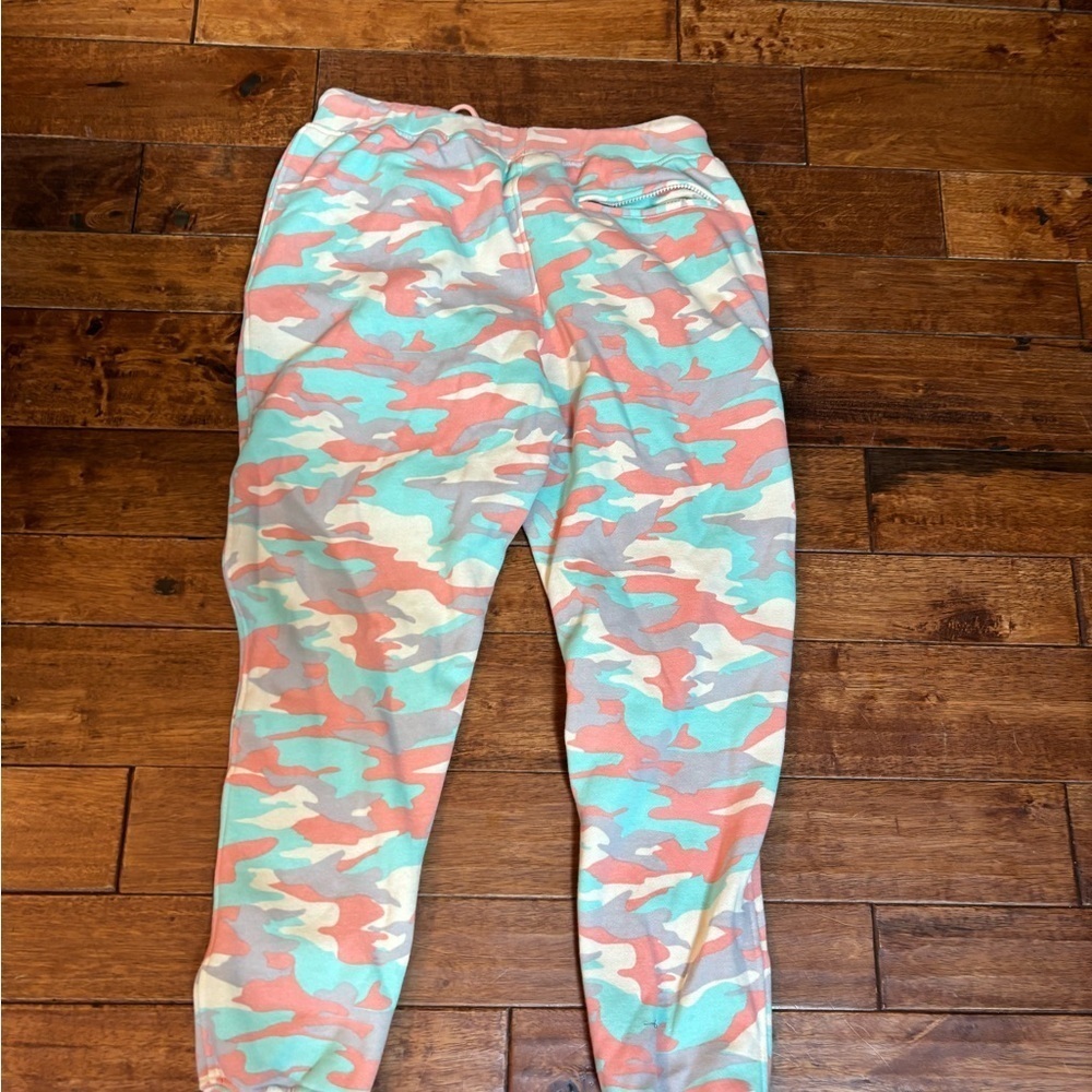 Krisp NYC men’s  sz Lg Camo! Embroidered roses!Jogger Set! - Picture 5 of 12